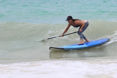 Mulher Surfando