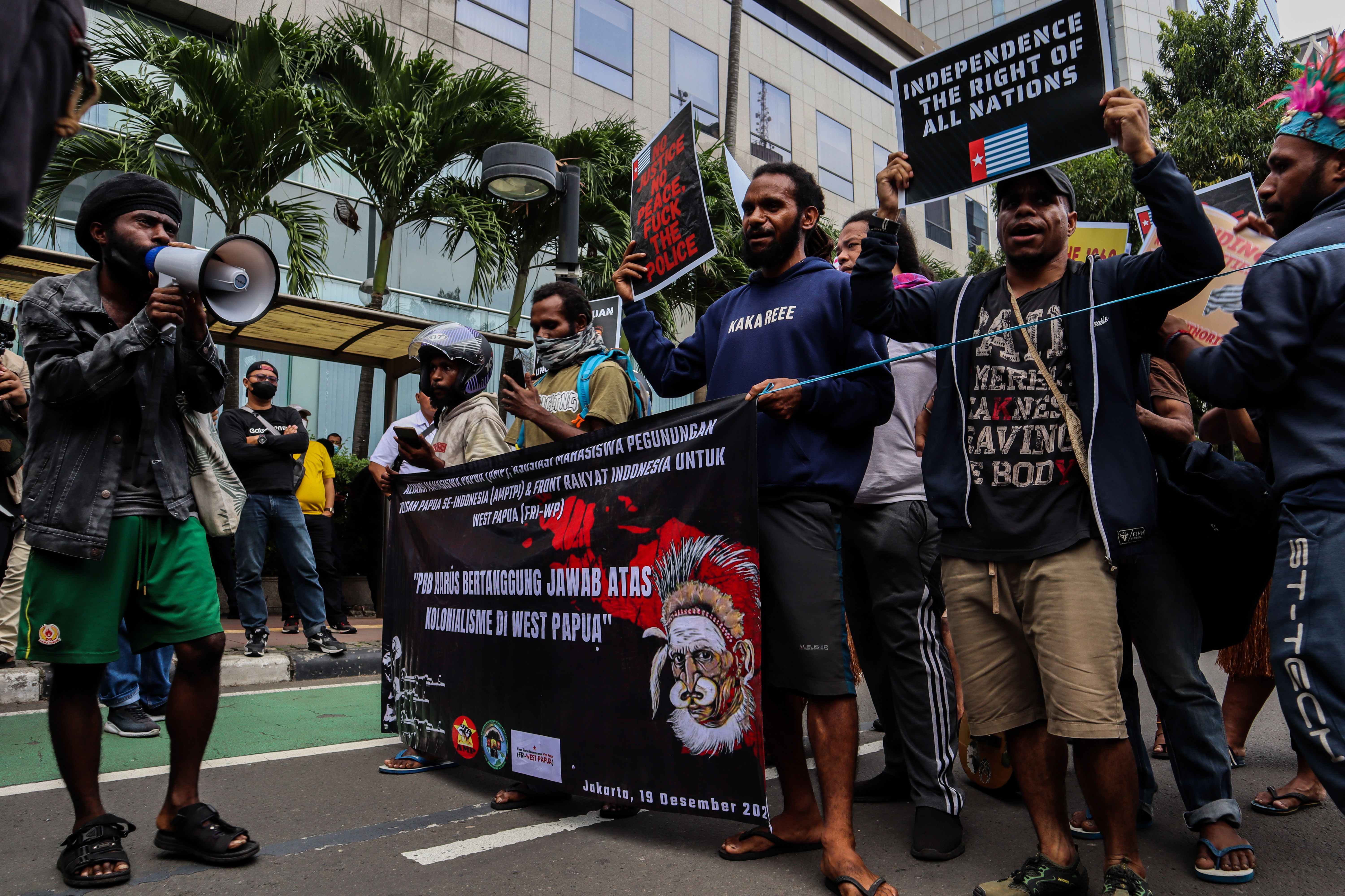 Men Demonstrating on Street · Free Stock Photo