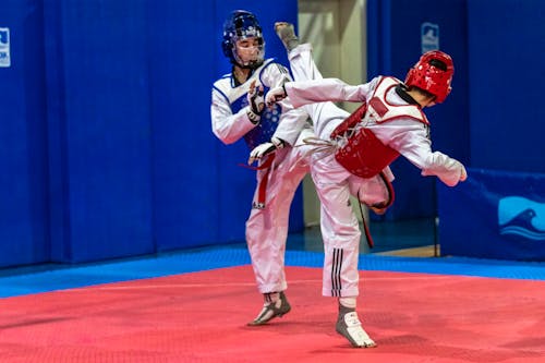 Fotos de stock gratuitas de dar una patada, lucha, taekwondo