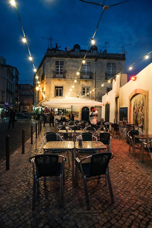 Vista Do Restaurante Ao Ar Livre Vazio Durante A Noite