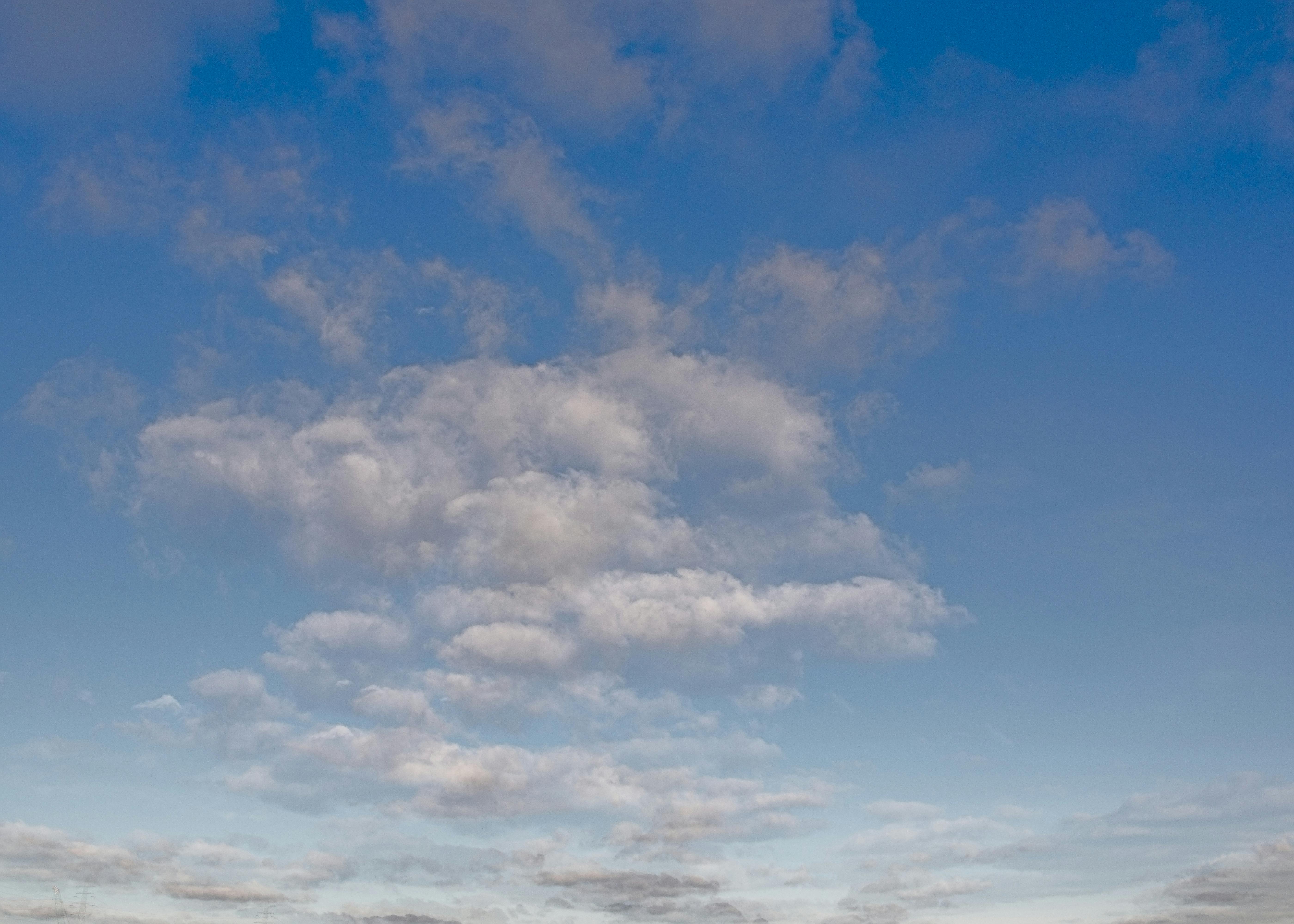 ふわふわ缶 壁紙 雲が形成の無料の写真素材