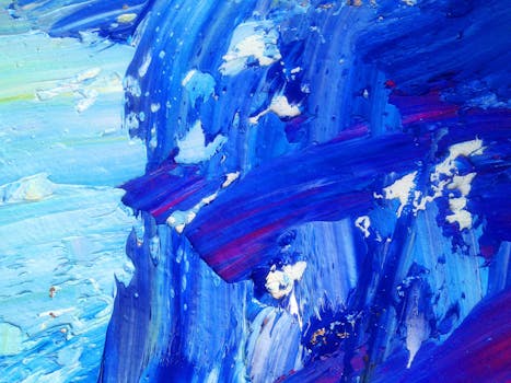 这幅动态蓝色抽象油画，纹理丰富、层次深邃，展现了完美的创意设计