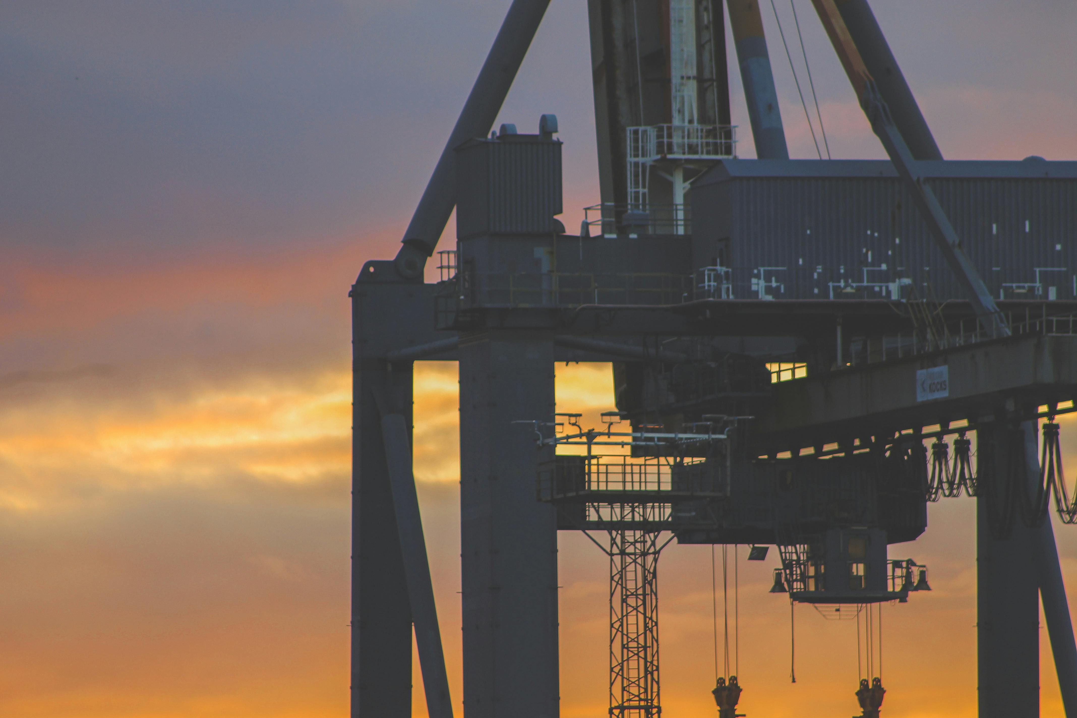 Kostenloses Foto zum Thema: container, hafen, hafenkräne