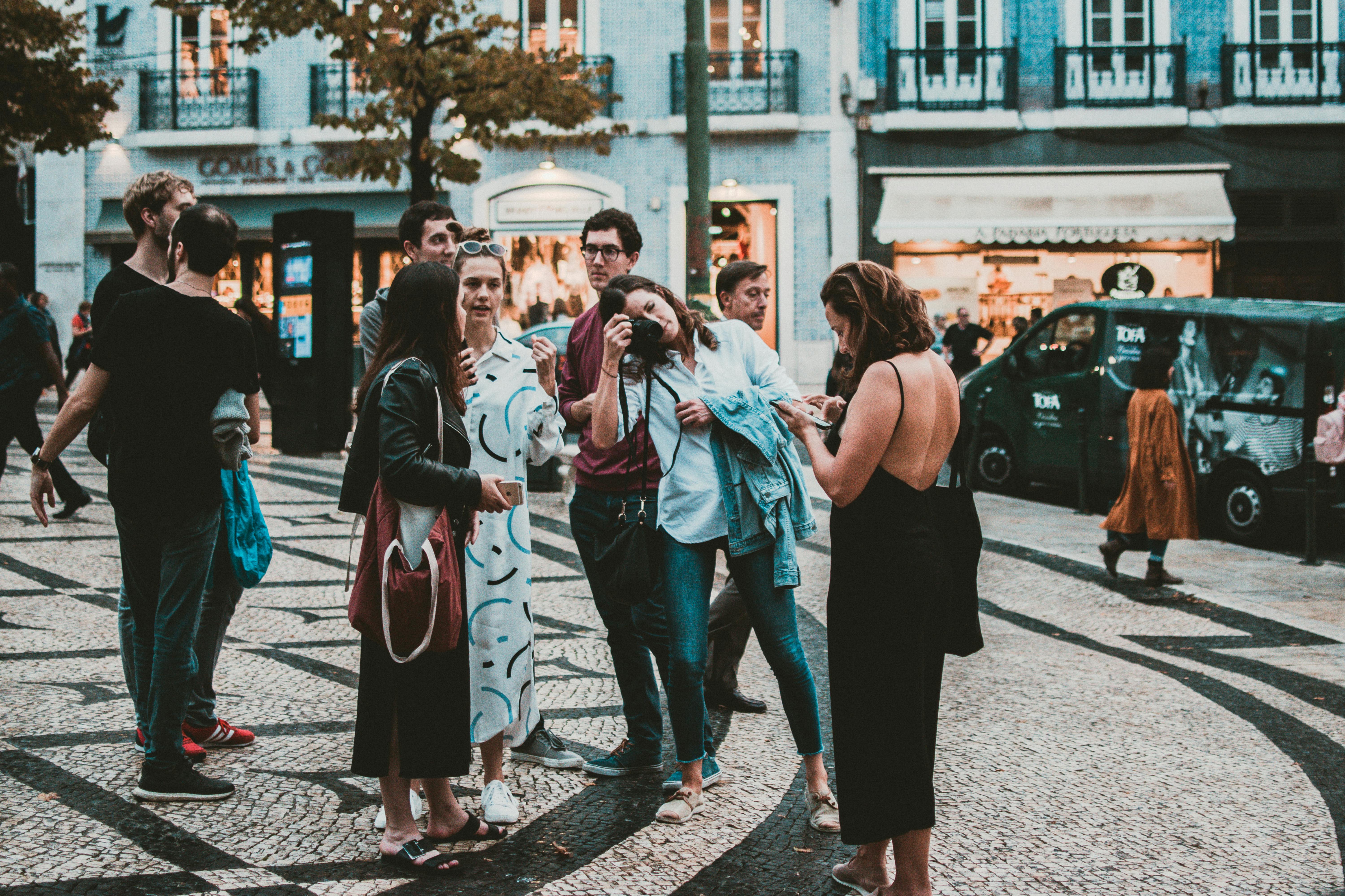 Group of people standing outdoors. | Photo: Pexels