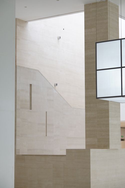 Free Sleek modern interior with geometric design and stone textures, ideal for architectural themes. Stock Photo