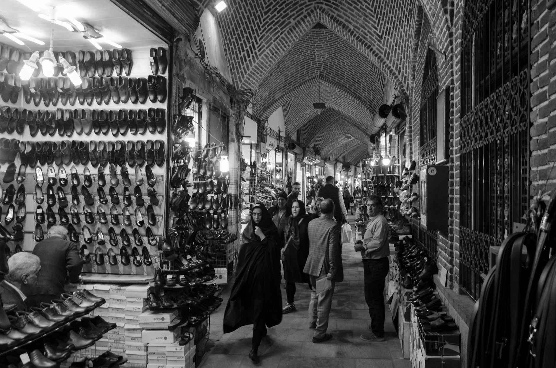 US Consumer Sentiment Crashes: Iran War Ignites Inflation Fears, Stock Rout