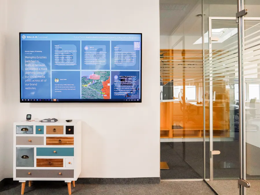 Wall-mounted screen in an office interior