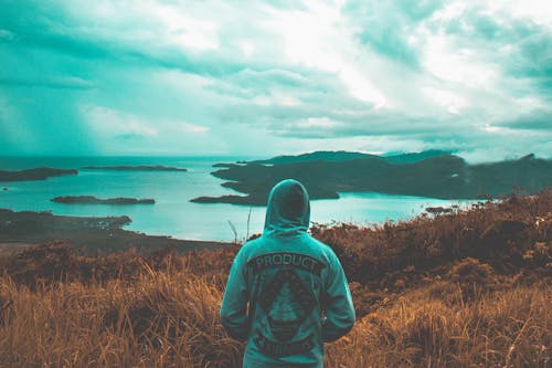 Persona En Una Sudadera Con Capucha