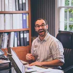 Reaction clip of a man looking amazed — photo by Craig Adderley on Pexels