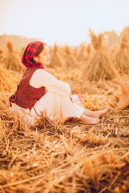Woman in Straw Hat Relaxing in Summer Field · Free Stock Photo