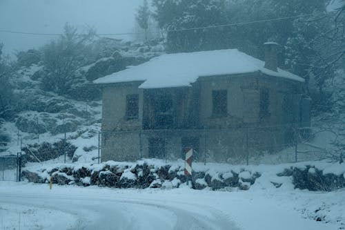Foto stok gratis alam, badai salju, bangunan