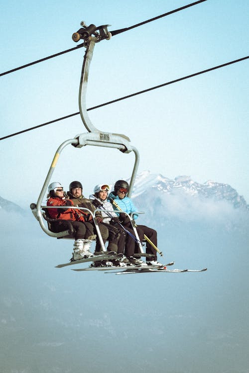 Fotos de stock gratuitas de al aire libre, equitación, esquiadores