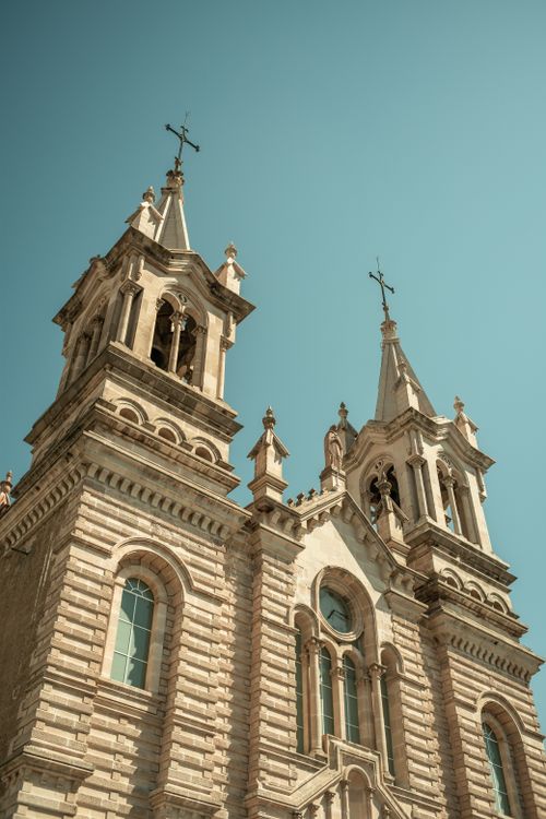 Free Low-angle shot of a majestic church in Aguascalientes, Mexico, under a clear blue sky. Stock Photo