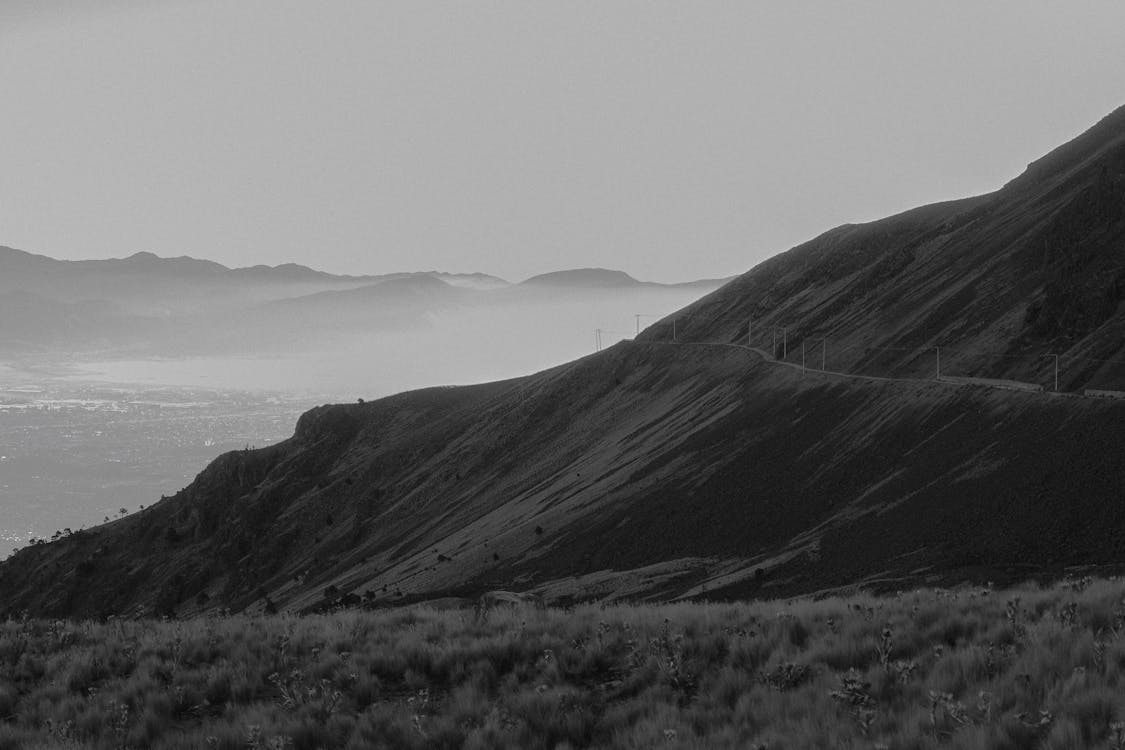 Ingyenes stockfotó domb, fekete-fehér, Látvány témában