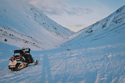 Δωρεάν στοκ φωτογραφιών με snowmobile, βουνά, κρύο
