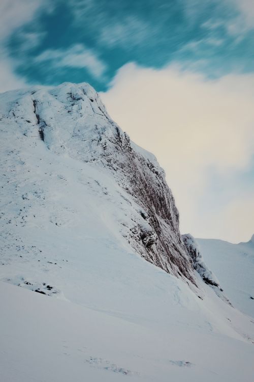 Free Stunning view of a snow-covered mountain peak under vibrant blue skies. Stock Photo