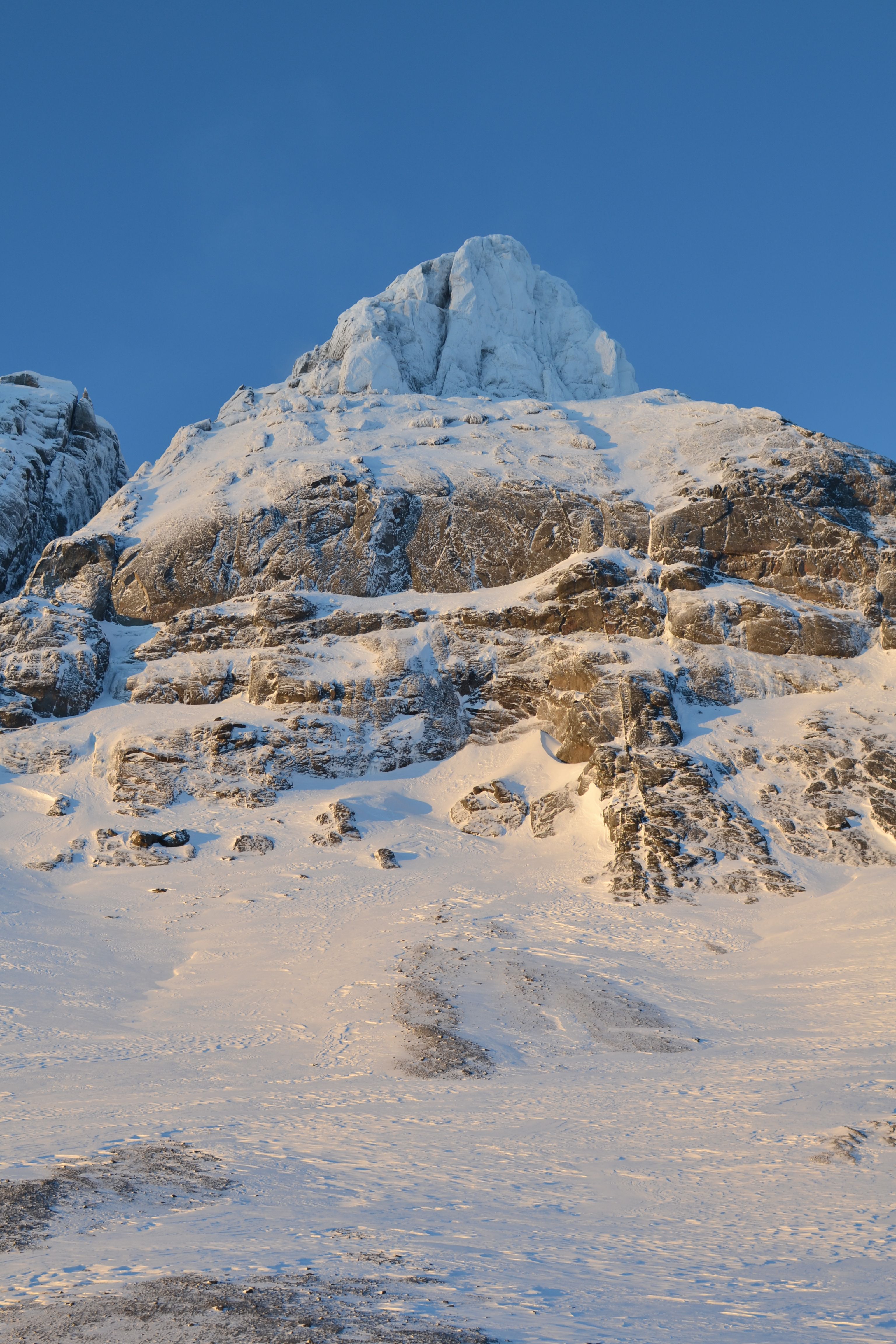 Scenic View of Snowy Mountain Range · Free Stock Photo