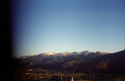 Бесплатное стоковое фото с горный хребет, горы, деревня