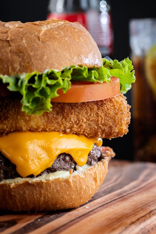Darmowe zdjęcie z galerii z burger, deska, fast food