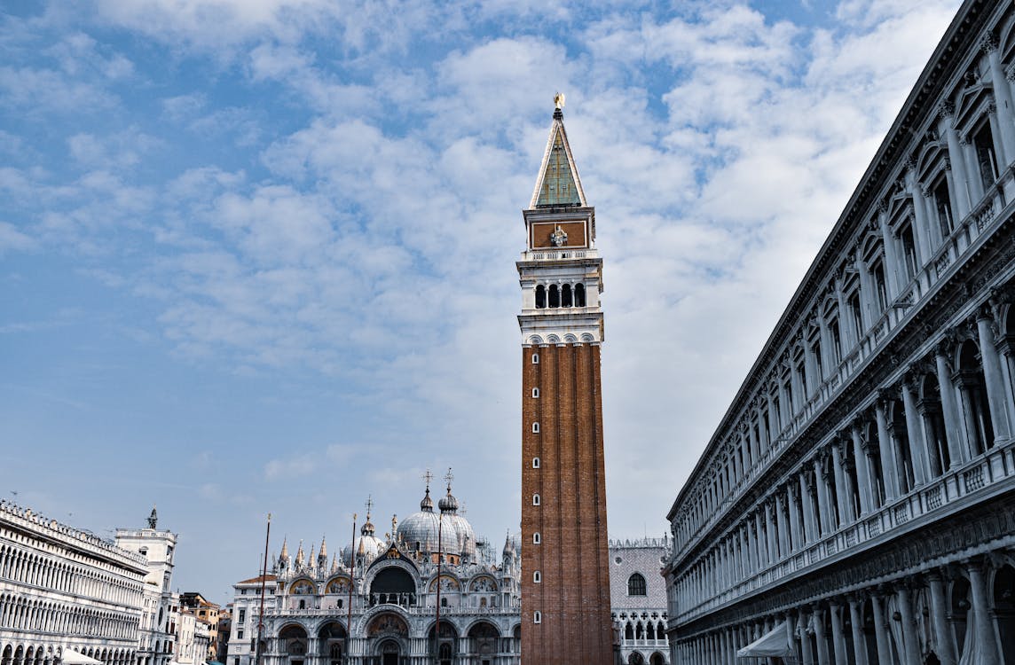 Fotobanka s bezplatnými fotkami na tému bazilika, Benátky, campanile svätého marka