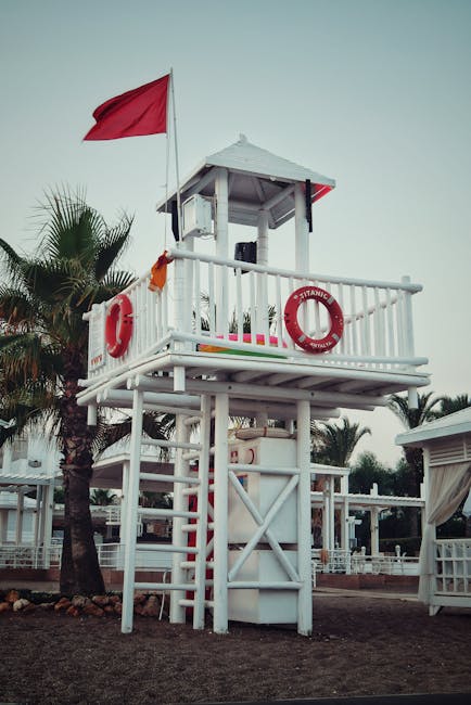 Hong Kong - Red flags hoisted at Hung Shing Yeh Beach and Pui O Beach thumbnail