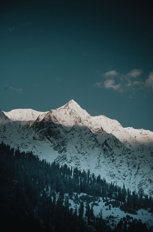 Free Stunning snow-covered mountain peaks with forested slopes in Manali, India. Perfect winter scenery. Stock Photo