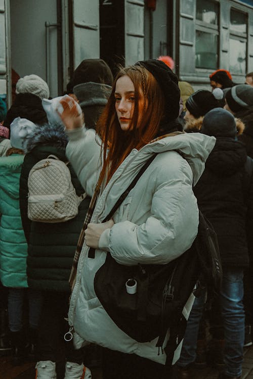 ceket, dikey atış, genç içeren Ücretsiz stok fotoğraf