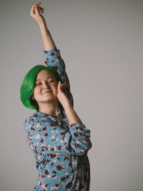 Free Young Woman with Bright Green Hair Smiling  Stock Photo