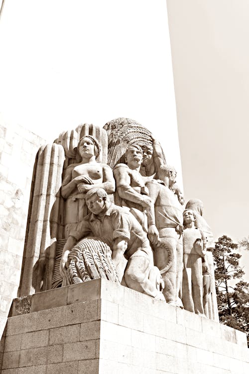 Free Monument with Statues of Men and Women  Stock Photo