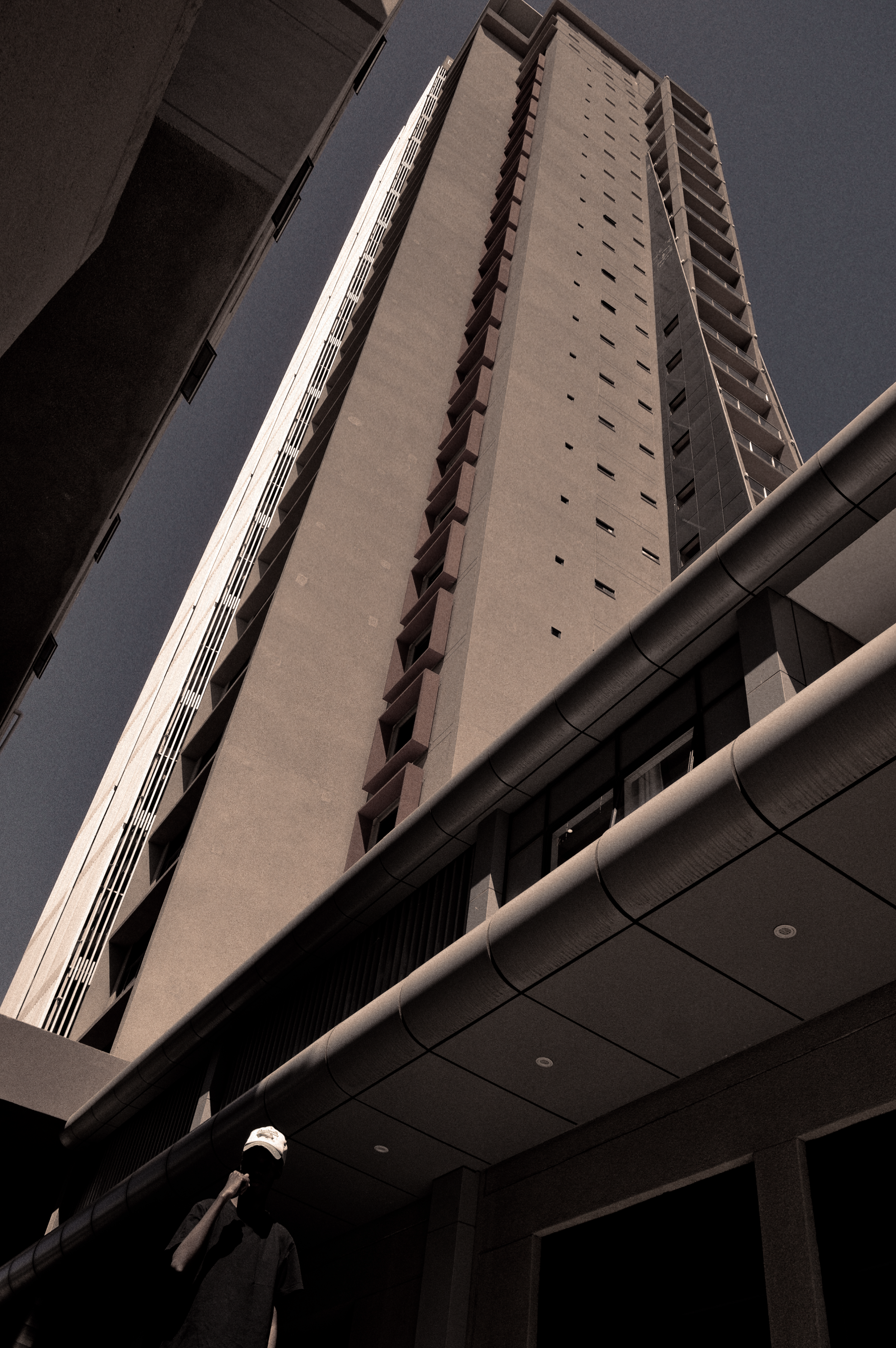 Low Angle Shot of a Modern Skyscraper · Free Stock Photo