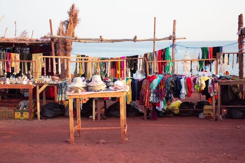 Free Vibrant market stalls with clothes and hats along the Hormoz beach in Iran. Stock Photo