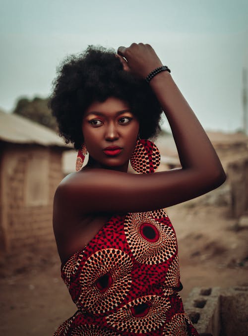 Foto d'estoc gratuïta de afro, arracades, bellesa