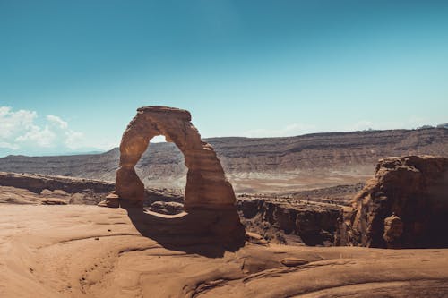 Immagine gratuita di arco naturale, arido, illuminata dal sole