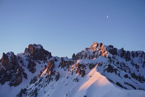 alp, ay, dağ silsilesi içeren Ücretsiz stok fotoğraf