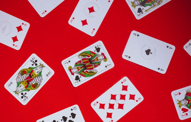 Online Casino: Spielautomaten und Live-Spiele im Überblick