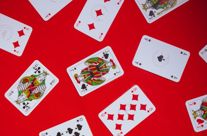 Online Casino: Spielautomaten und Live-Spiele im Überblick