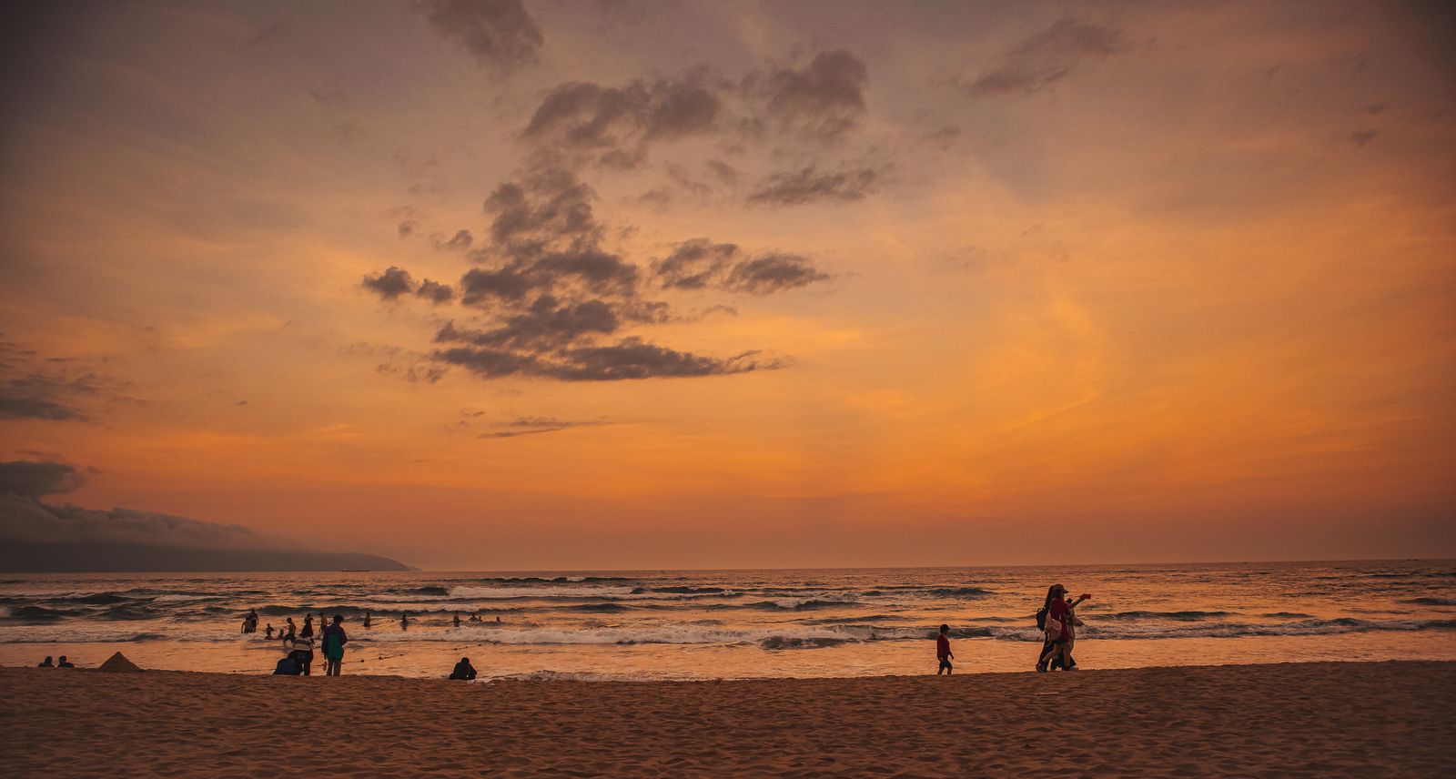 Da Nang beach at sunset