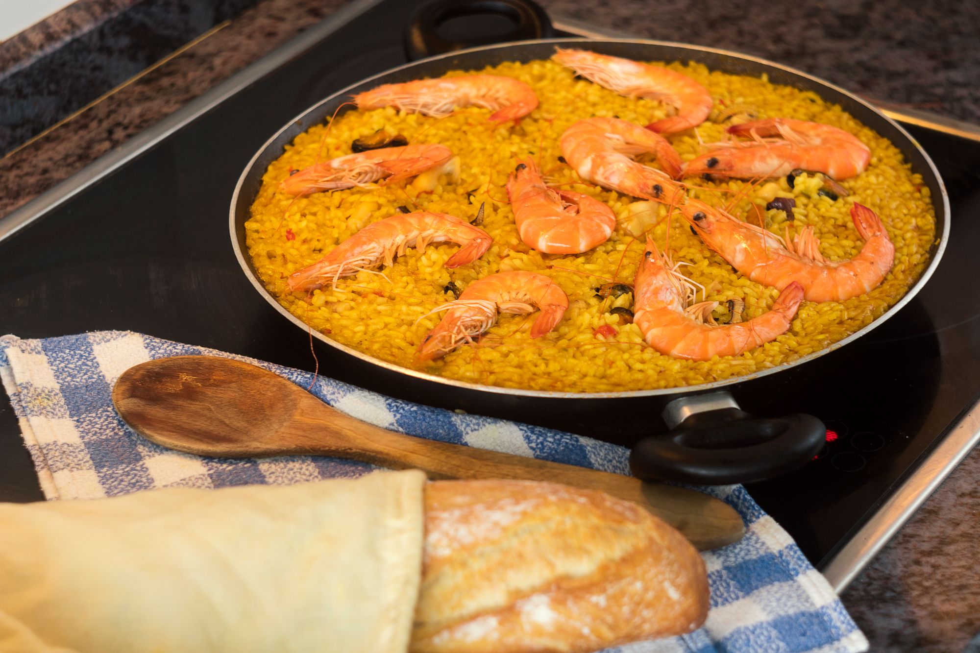 Why Cheap Saffron Chemically Ruins Paella — and What Authentic Does