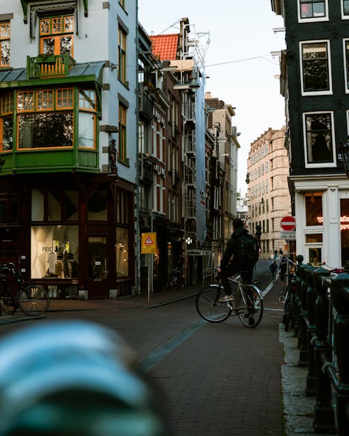 Fotobanka s bezplatnými fotkami na tému Amsterdam, architektúra. veľkomesto, bicykle