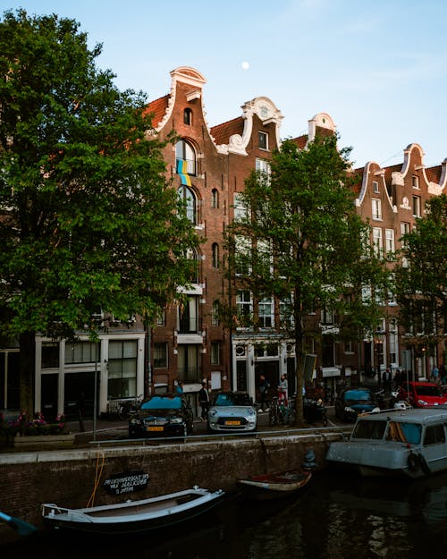 Fotobanka s bezplatnými fotkami na tému Amsterdam, autá, budovy
