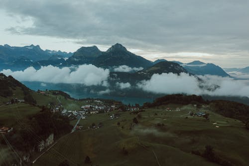 ドローン撮影, 山岳, 村の無料の写真素材