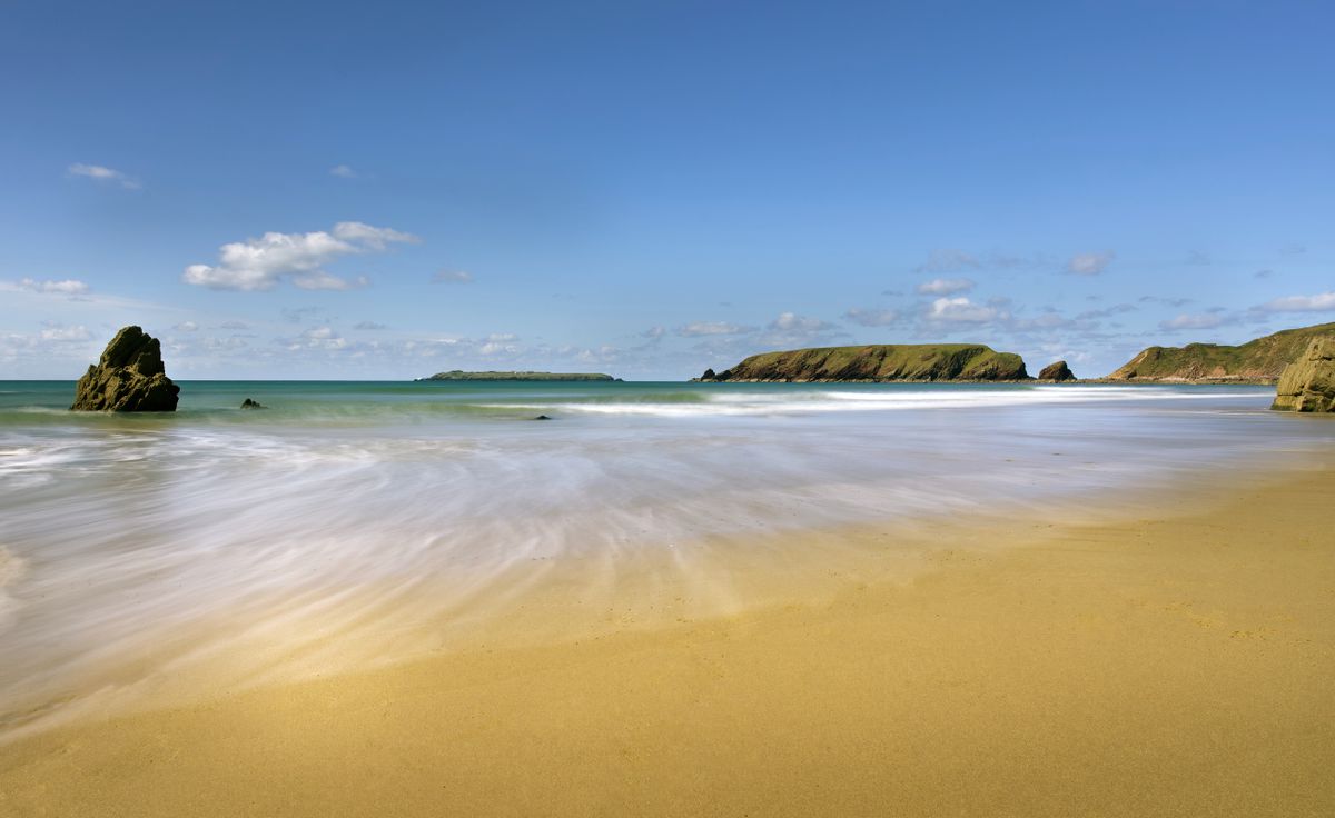Plaja Marloes Sands din Pembrokeshire, Țara Galilor, expunere lungă