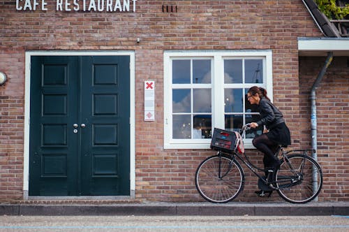 エントランス, カフェ, サイクリストの無料の写真素材