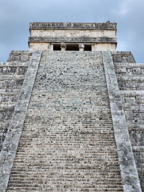 Free Low-angle view of the iconic El Castillo Pyramid at Chichen Itza, Mexico, showcasing ancient Mayan architecture. Stock Photo