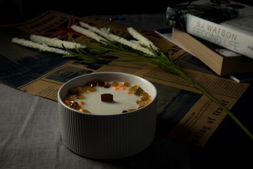 Free Stylish arrangement of dessert, books, and flowers on a table, ideal for lifestyle and culinary visuals. Stock Photo