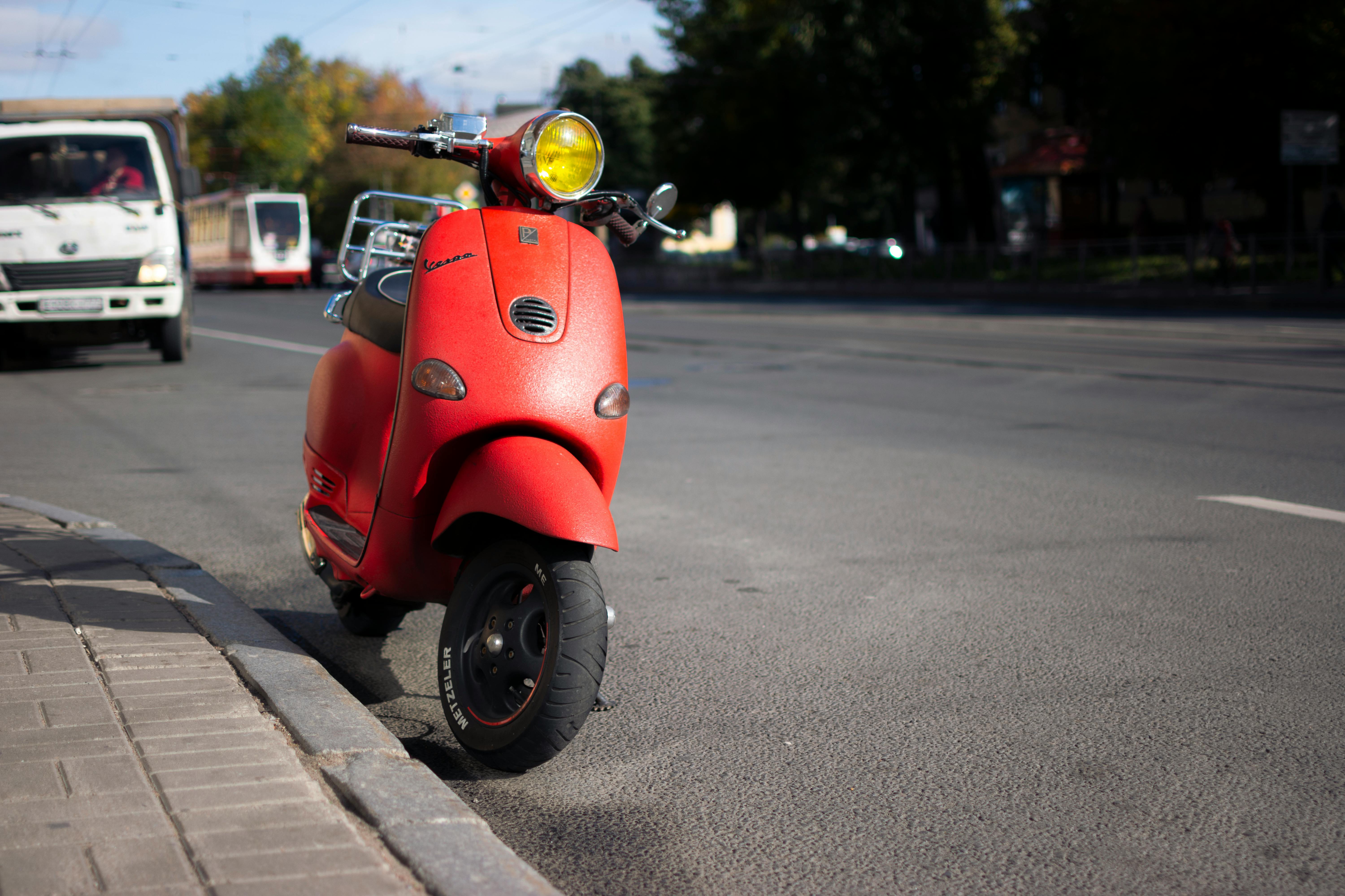 ContiScoot: over 30 Tire Sizes for Urban Mobility and Everyday Commuting — Photo by Vitali Adutskevich on Pexels