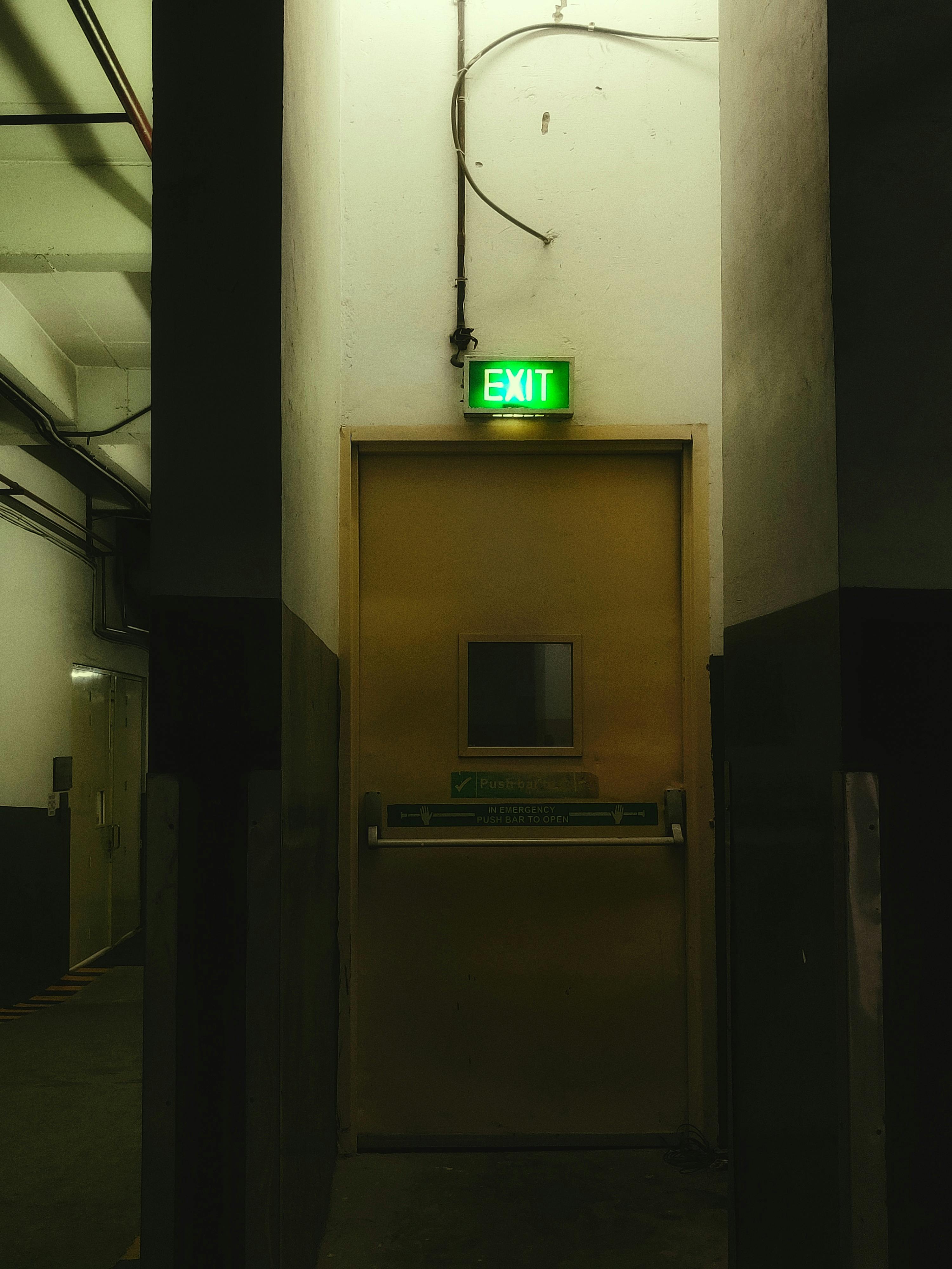 bezplatná Základová fotografie zdarma na téma bezpečnost, bezpečnost budovy, bezpečnostní předpisy Základová fotografie