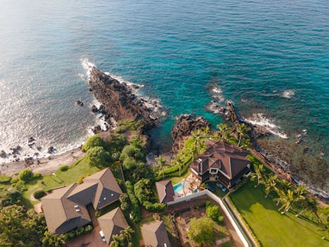 A breathtaking aerial view of luxurious coastal homes in Kihei, Hawaii next to the ocean.