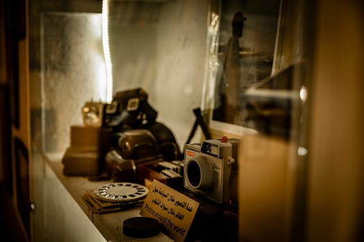 A nostalgic display of vintage cameras in a Kuwait City museum exhibit.