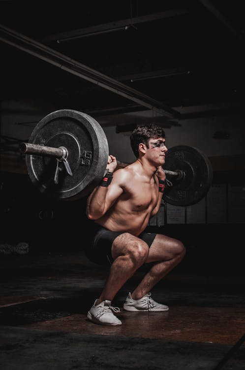 Fotobanka s bezplatnými fotkami na tému biceps, chlap, činky